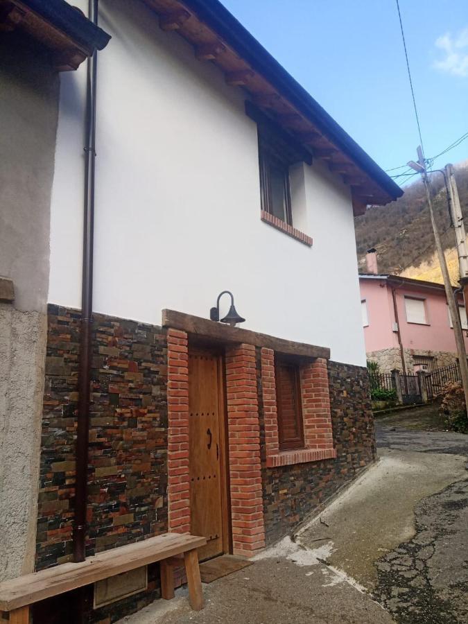 Casa Rural Gueilones, Parque Natural De Ponga Sobrefoz Dış mekan fotoğraf
