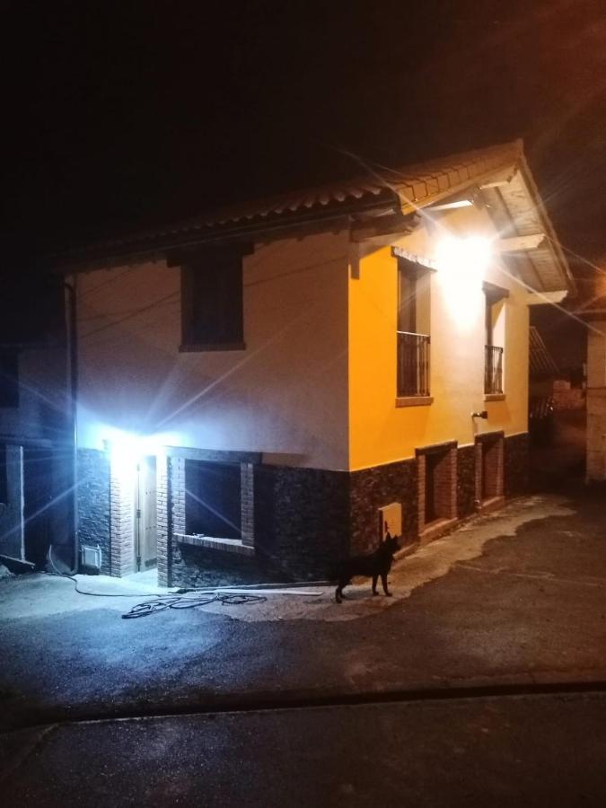 Casa Rural Gueilones, Parque Natural De Ponga Sobrefoz Dış mekan fotoğraf